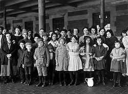 1908 PHOTO IS PART OF NATIONAL ARCHIVES EXHIBIT ON IMMIGRATION