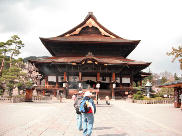 Dr. James Asher is blogging from his trip to Japan.