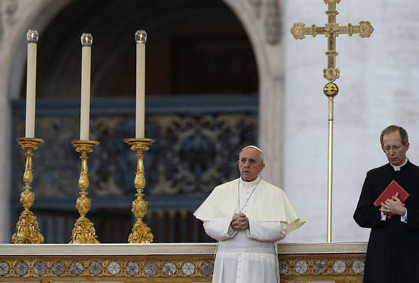 Pope Francis leads a vigil to pray for peace in Syria in St. Peter's Square at the Vatican Sept. 7. (CNS photo/Paul Haring)