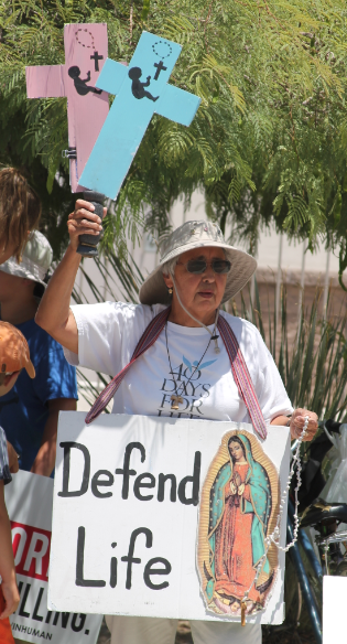 A woman prays during a June # rally outside of Family Planning Associates in Phoenix where Life Site News conducted an undercover investigation (Ambria Hammel/CATHOLIC SUN).