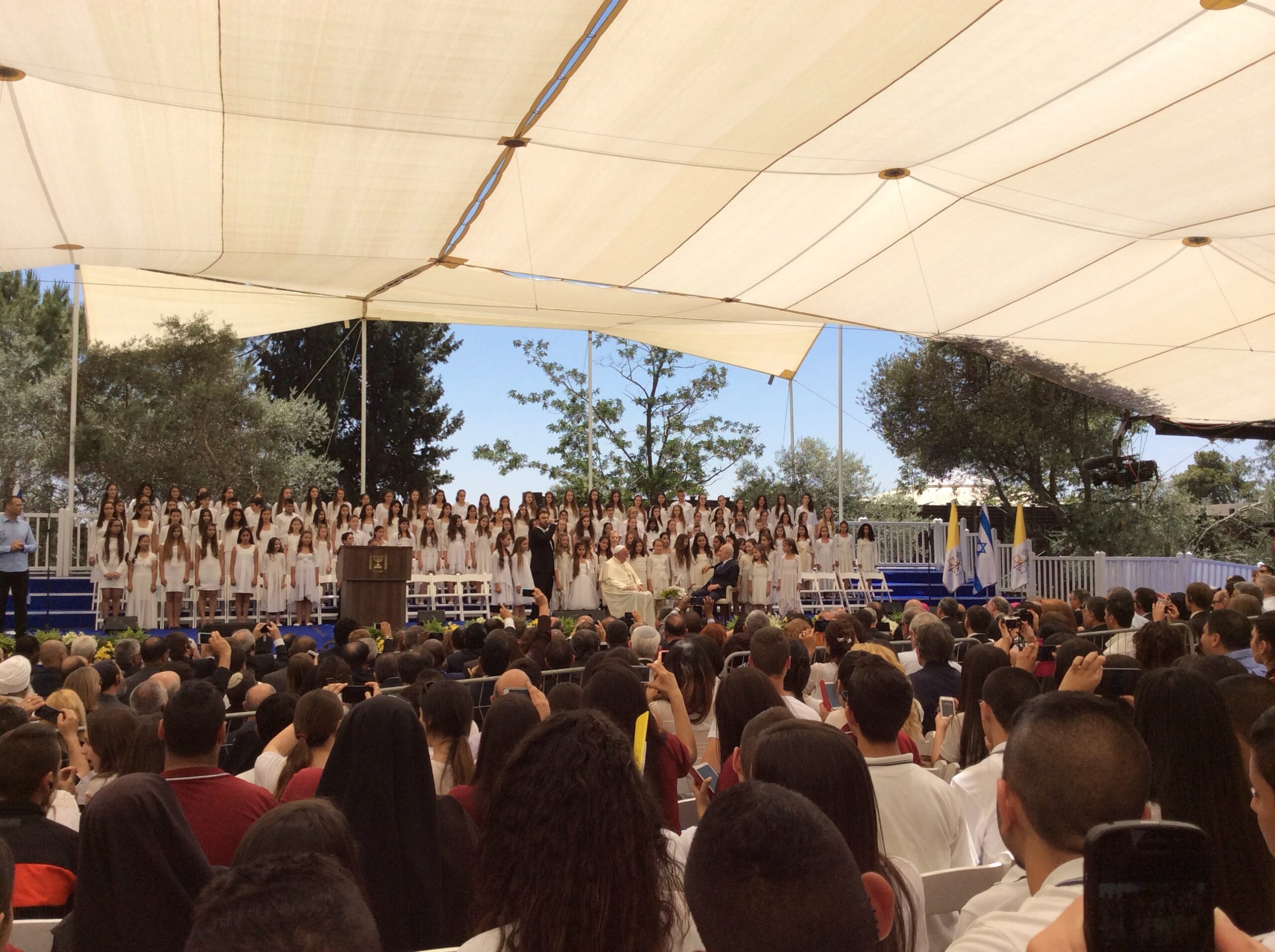 Pope Francis assured President Peres of his prayers and renewed his pleas for peace in the Middle East.