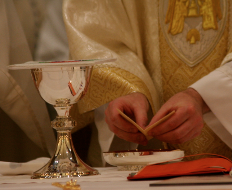 Catholic Sun file photo of a priest's first Mass, traditionally known as a Mass of Thanksgiving, in the Diocese of Phoenix. (J.D. Long-García/CATHOLIC SUN)