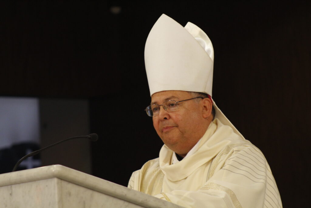 Bishop Eduardo A. Nevares reminded students during Catholic Schools Week (Ambria Hammel/CATHOLIC SUN)